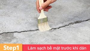 Vệ sinh bề mặt trước khi dán băng keo